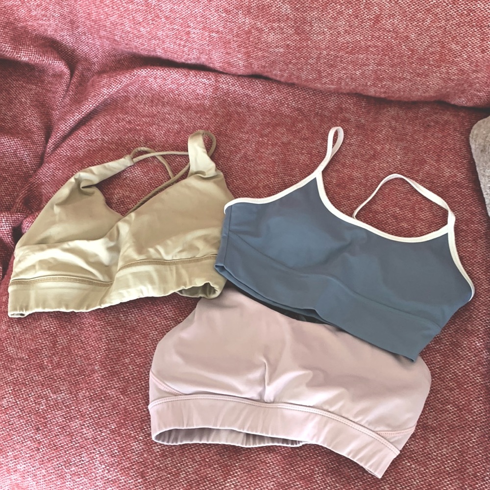 Women Sports Bra - Like New - With Removable Pads